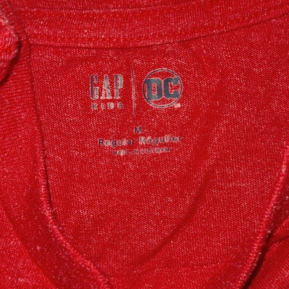 Gap kids & marvel DC team up for this boys t shirt - Picture 2 of 3